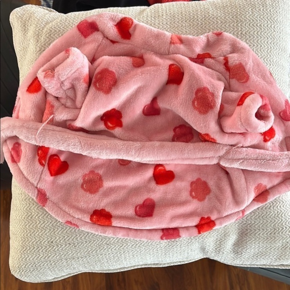 ❤️3 items for $15!❤️ Top Paw Pink Plush Robe with Heart Design